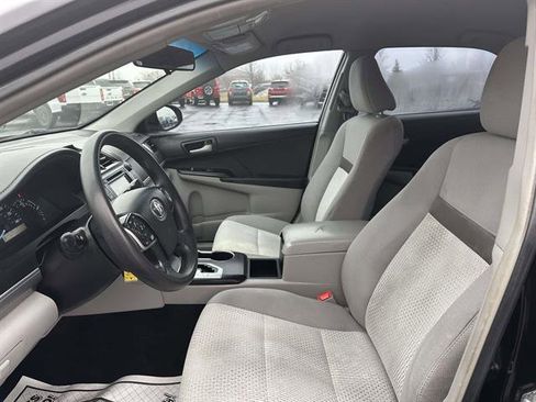 Used 2014 Toyota Camry L image 11