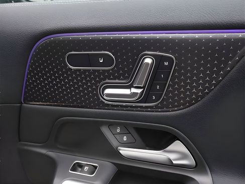 Used 2025 Mercedes-Benz GLA 250 4MATIC image 16