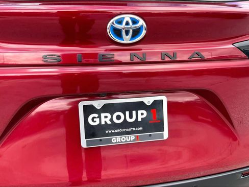 Used 2025 Toyota Sienna XLE w/ XLE Plus Package image 10