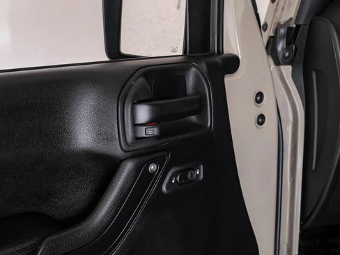 Used 2017 Jeep Wrangler Unlimited Rubicon AWD/4WD image 37