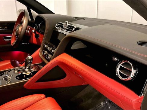 Used 2023 Bentley Bentayga AWD/4WD image 13