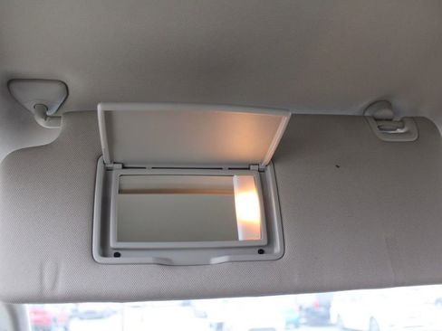 Used 2017 Nissan Titan SV image 40