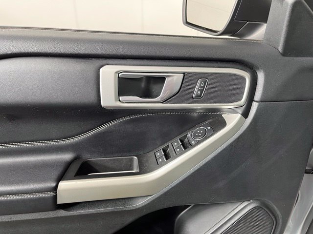 Used 2022 Ford Explorer XLT w/ Equipment Group 202A AWD/4WD image 13