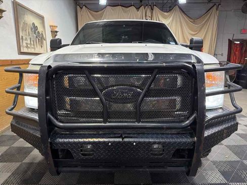 Used 2014 Ford F250 Lariat w/ Lariat Interior Package image 3