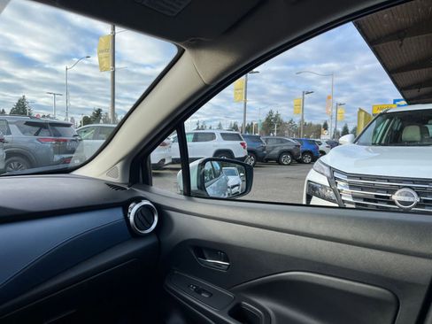 Used 2025 Nissan Versa SV image 35