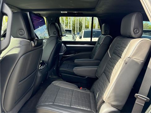 New 2026 Cadillac Escalade Platinum Sport w/ LPO, ONYX Package image 10