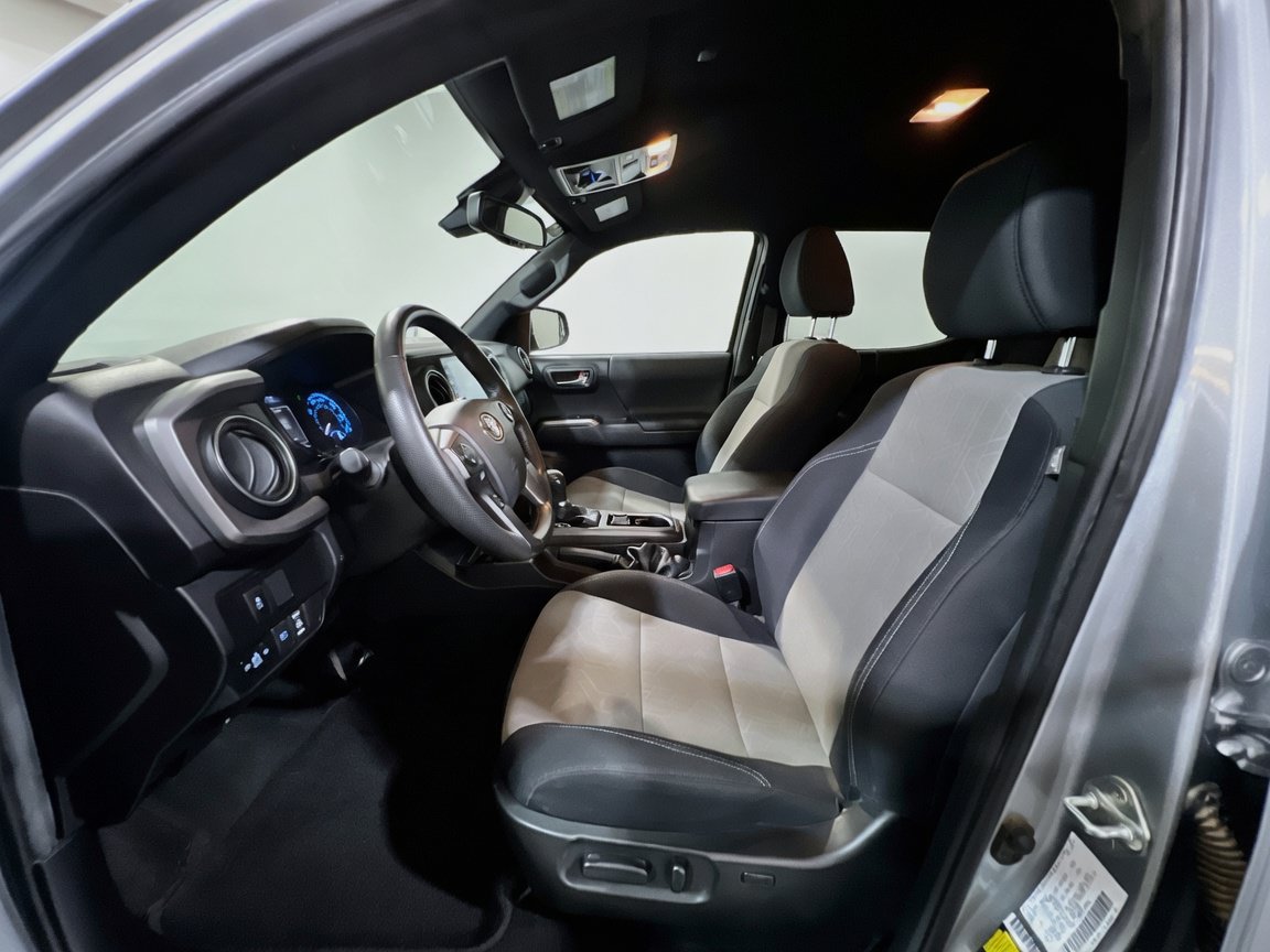 Used 2023 Toyota Tacoma TRD Off-Road w/ Technology Package AWD/4WD image 14