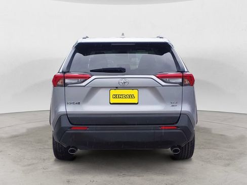 Used 2019 Toyota RAV4 XLE AWD/4WD image 6
