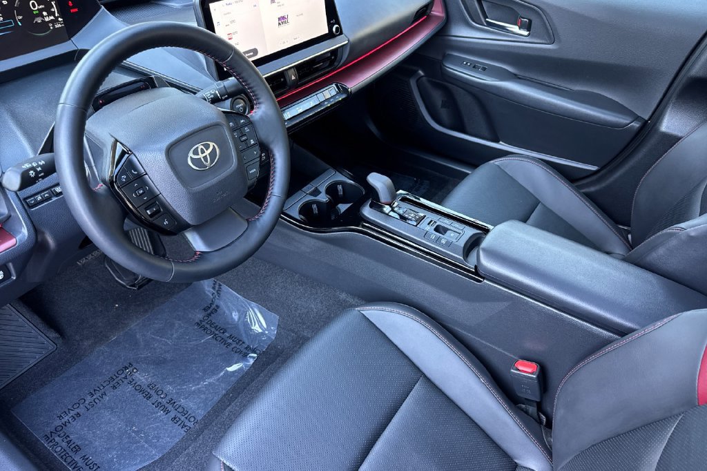 Certified 2025 Toyota Prius Plug-In Hybrid FWD image 9