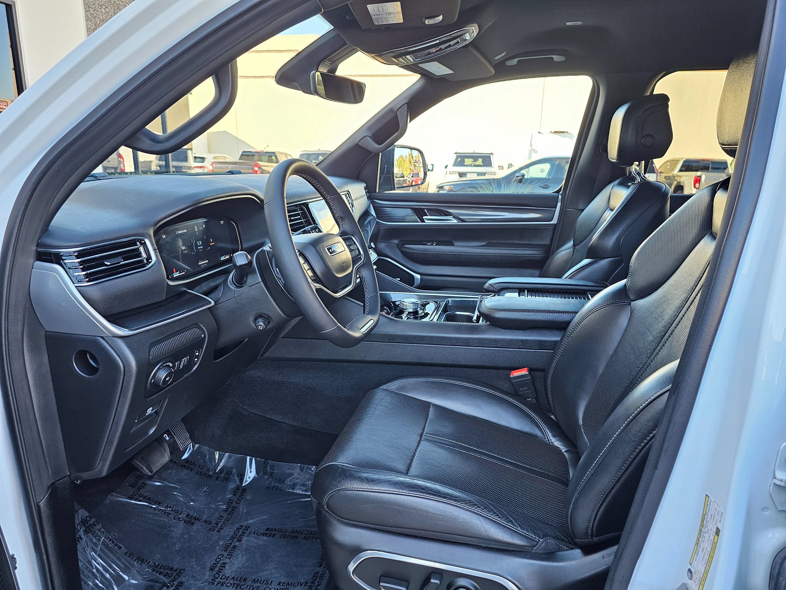 Used 2024 Jeep Wagoneer L 4WD image 37