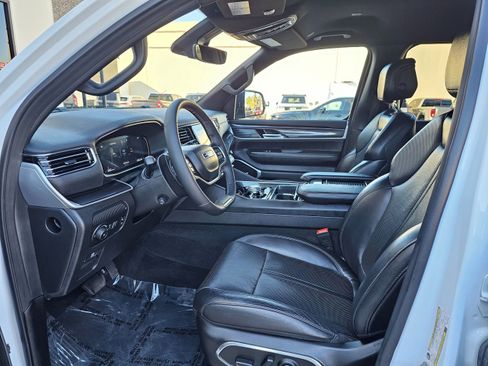 Used 2024 Jeep Wagoneer L 4WD image 37