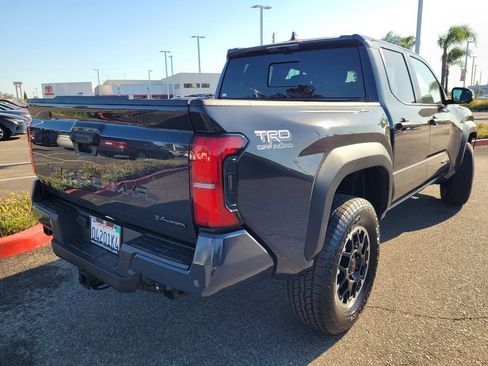 Used 2026 Toyota Tacoma TRD Off-Road w/ TRD Off Road Premium Package AWD/4WD image 4