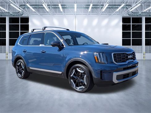 Used 2024 Kia Telluride S w/ S Sunroof Package image 2