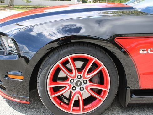 Used 2013 Ford Mustang GT Premium w/ Brembo Brake Pkg RWD image 28