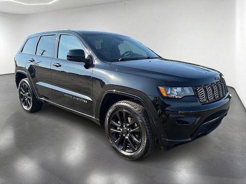 Used 2020 Jeep Grand Cherokee Altitude AWD/4WD image 3