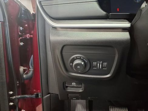 Used 2024 Jeep Grand Cherokee L Limited w/ Luxury Tech Group II AWD/4WD image 19