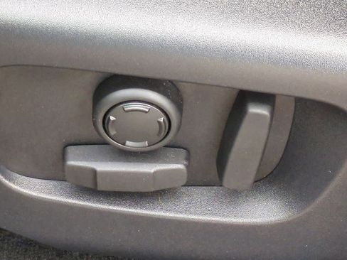 Used 2025 Land Rover Discovery Sport S image 16