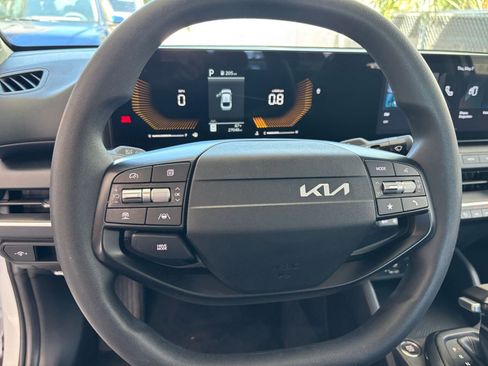 Used 2025 Kia K4 FWD image 29