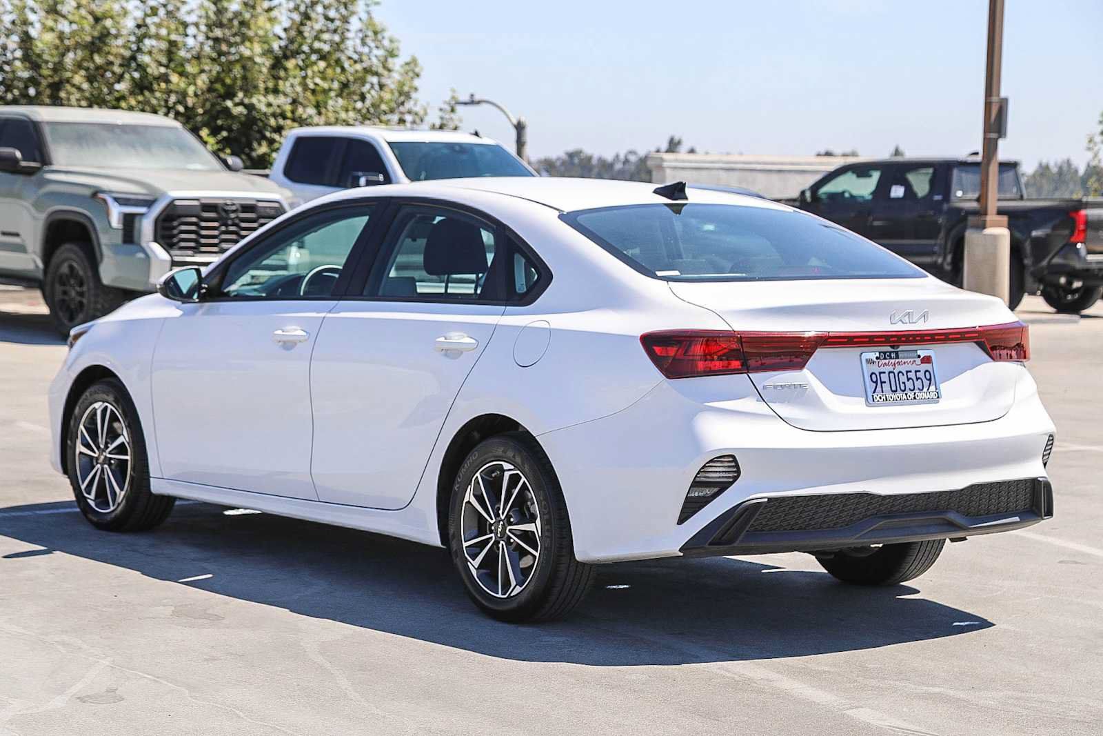 Used 2023 Kia Forte LXS w/ LXS Technology Package FWD image 7