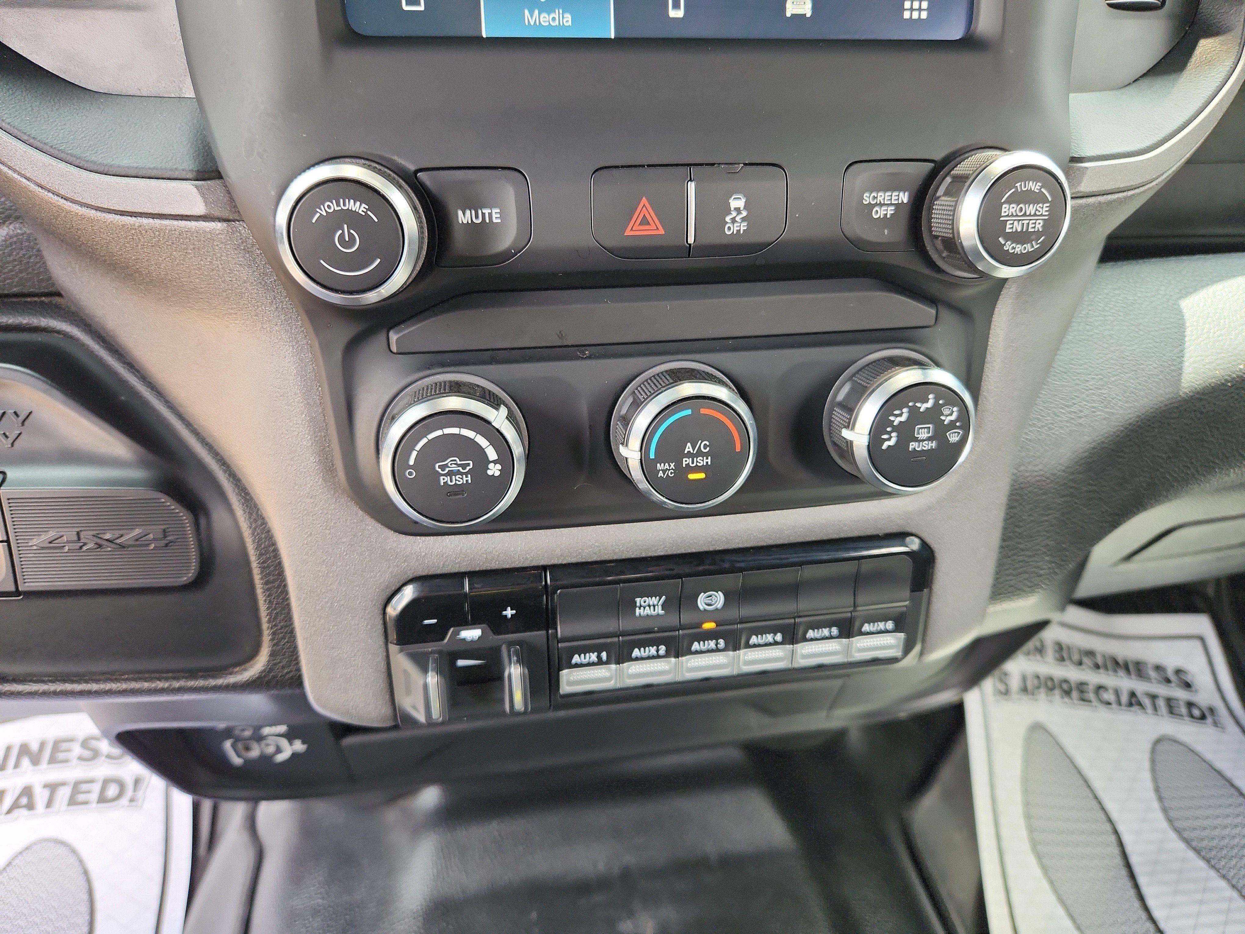 Used 2024 RAM 3500 Tradesman w/ Chrome Appearance Group AWD/4WD image 31