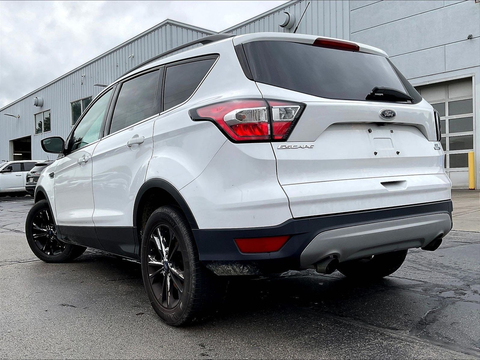 Used 2018 Ford Escape SE AWD/4WD image 3