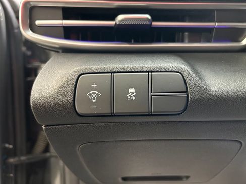 Used 2025 Hyundai Elantra Limited FWD image 25