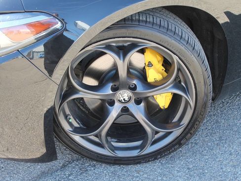 Used 2019 Alfa Romeo Giulia Ti w/ Nero Edizione image 9