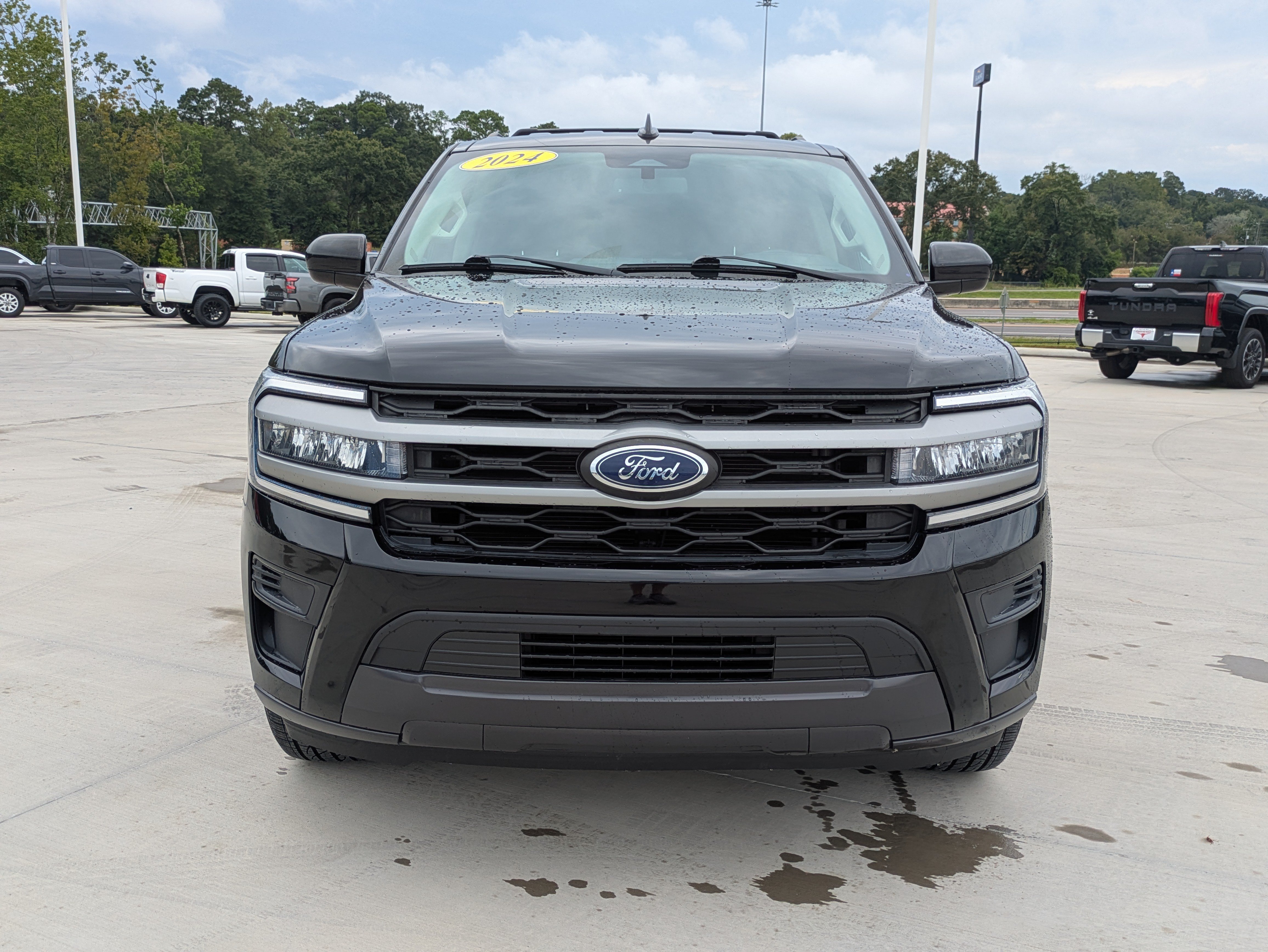 Used 2024 Ford Expedition XLT AWD/4WD image 8