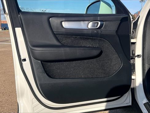 Used 2019 Volvo XC40 T5 Momentum image 27