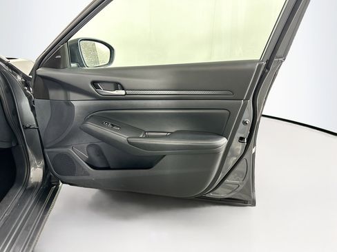 Used 2025 Nissan Altima 2.5 SV image 30