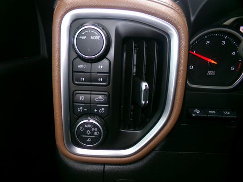 Used 2021 Chevrolet Silverado 2500 High Country w/ Z71 Off-Road Package image 13