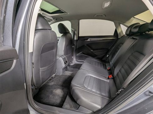 Used 2018 Volkswagen Passat 2.0T SEL Premium image 23