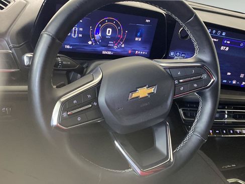 Used 2025 Chevrolet Traverse LT FWD image 33