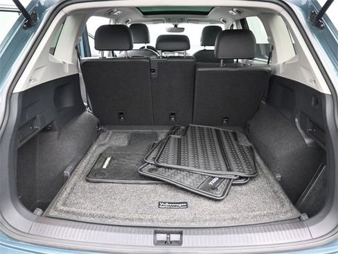 Used 2020 Volkswagen Tiguan SE w/ Panoramic Sunroof Package image 32