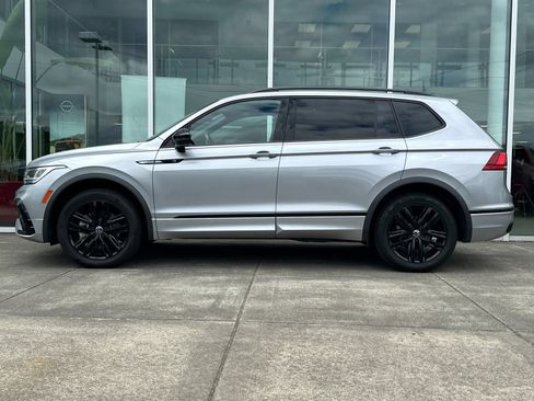 Used 2022 Volkswagen Tiguan SE R-Line AWD/4WD image 6