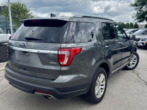 Used 2018 Ford Explorer XLT AWD/4WD image 5