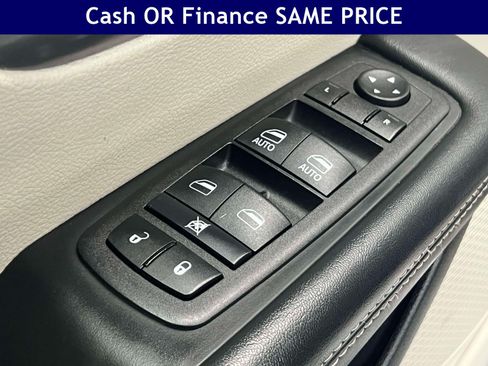 Used 2024 Chrysler Pacifica Touring-L FWD image 19
