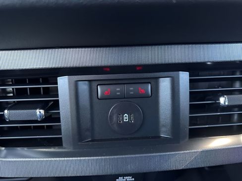 Used 2025 Ford F250 Platinum image 14