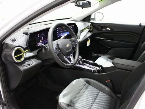 New 2026 Chevrolet Trax LT w/ Sunroof Package image 3