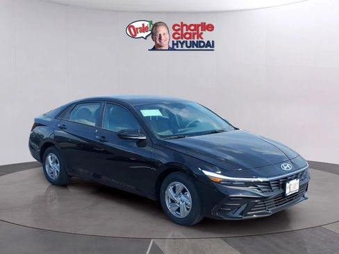 New 2026 Hyundai Elantra SE FWD image 7
