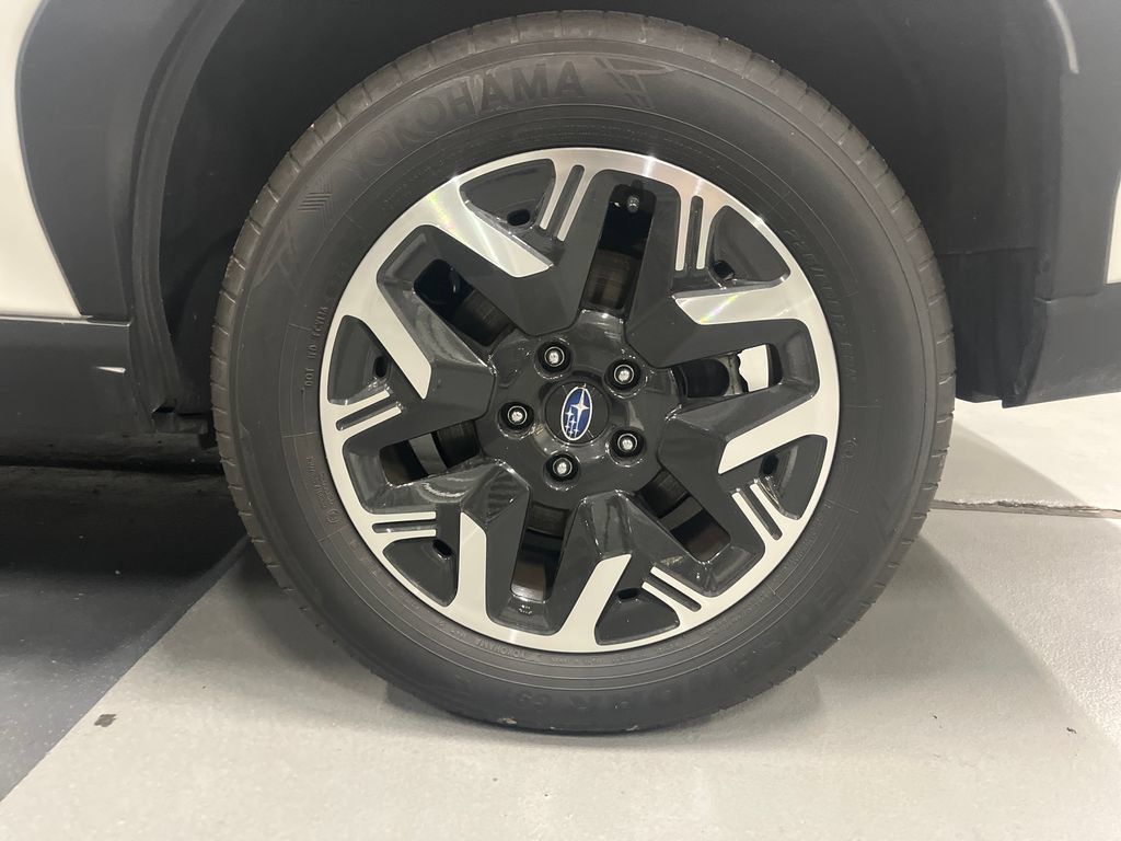 Certified 2025 Subaru Forester Premium AWD/4WD image 2