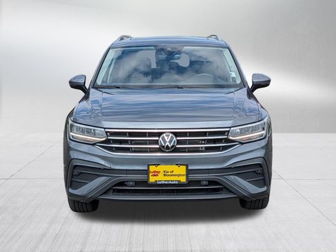 Used 2024 Volkswagen Tiguan SE w/ Panoramic Sunroof Package AWD/4WD image 2
