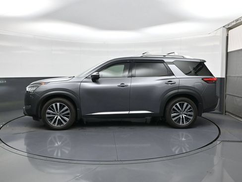 Used 2022 Nissan Pathfinder Platinum w/ Cargo Package FWD image 4