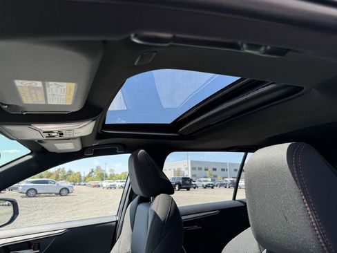 Used 2025 Toyota RAV4 SE image 21