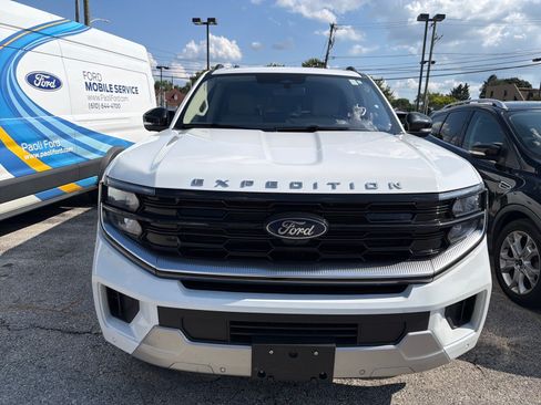 Used 2025 Ford Expedition Max Platinum AWD/4WD image 2