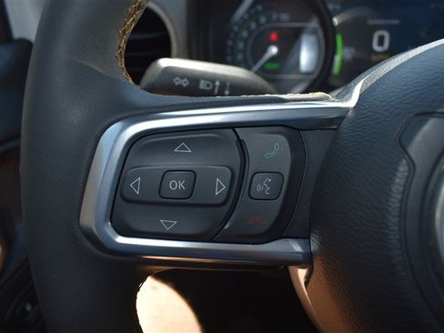 Used 2024 Jeep Wrangler Unlimited Sahara w/ Technology Group AWD/4WD image 16