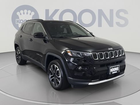 Used 2024 Jeep Compass Limited w/ Sun and Sound Group AWD/4WD image 10