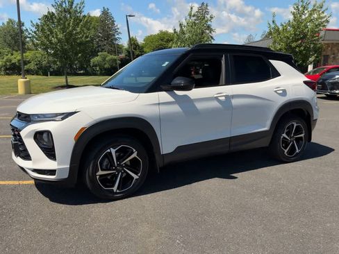 Used 2023 Chevrolet TrailBlazer RS w/ Sun and Liftgate Package AWD/4WD image 4