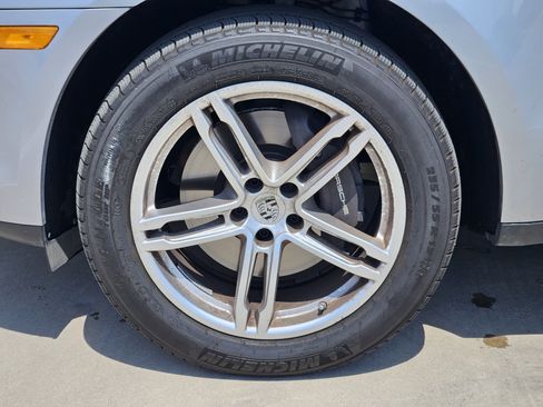 Certified 2026 Porsche Macan AWD/4WD image 14