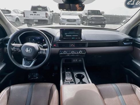 Used 2025 Honda Pilot Elite image 28